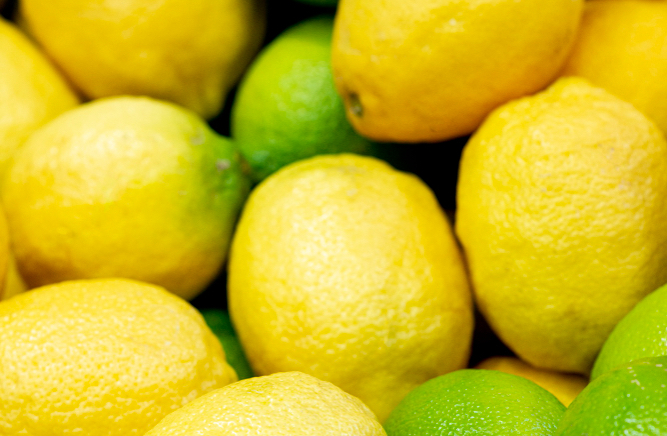 Simpatia do limão para afastar energias negativas no trabalho
