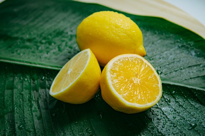 4 utilidades do limão para limpar e desinfetar coisas em casa