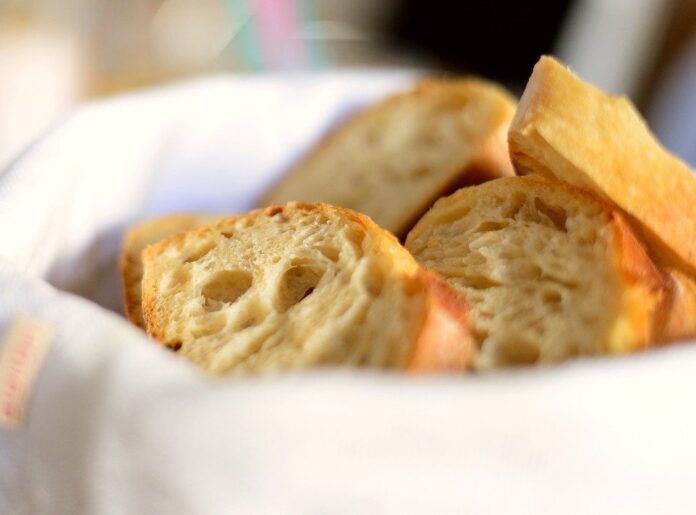 Receita de pão francês para fazer na sua casa, fica muito fofinho
