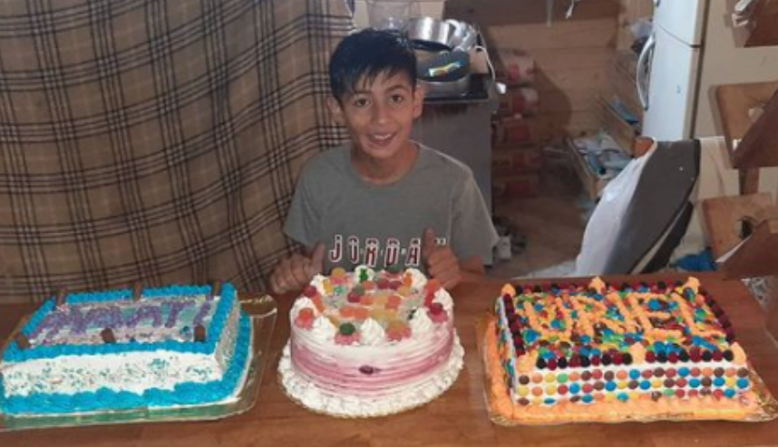 Menino-de-10-anos-faz-bolos-para-ajudar-sua-familia-capa