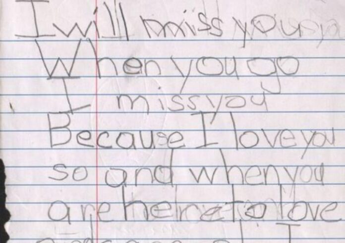 Filha descobre carta de amor escrita para sua mãe quando ela tinha 6 anos, a resposta foi ainda melhor