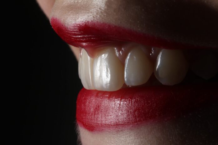 A hora de escovar os dentes faz toda a diferença na saúde bucal, entenda os motivos